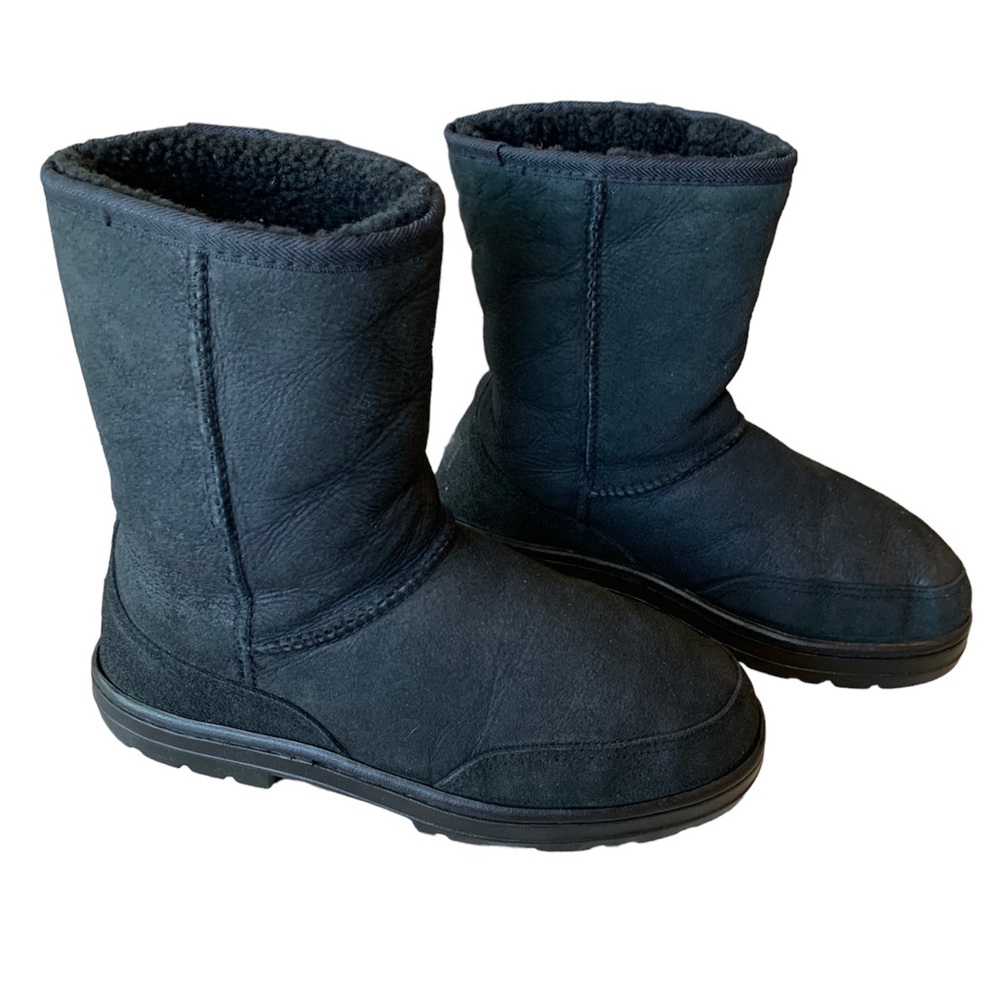 UGG Classic Short, black, women’s size 7